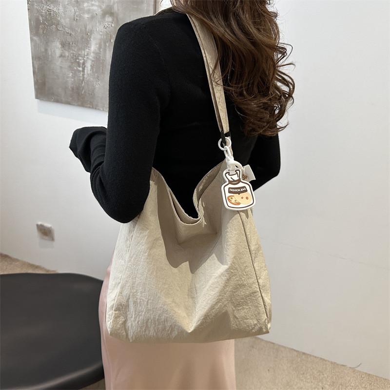 Trendy Korean Style Single Shoulder Tote Bag For Summer With Spacious Design And Soft Canvas Material