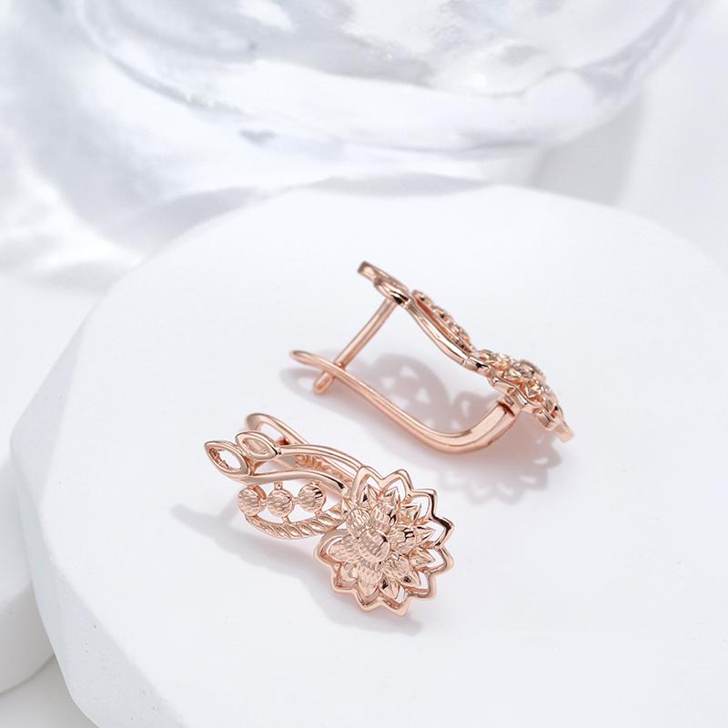 Nowe Kolczyki wiszące w kolorze Rose Gold dla Kobiet Nietypowe Metalowe Rzeźby Kwiatowe Kolczyki Modna Etniczna Biżuteria Vintage