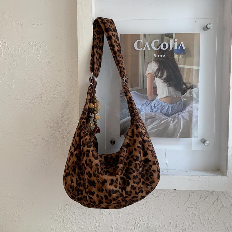

Relaxing Retro Suede Bag Autumn and Winter New Commuter Shoulder Bag Casual Large Capacity Crossbody Bag