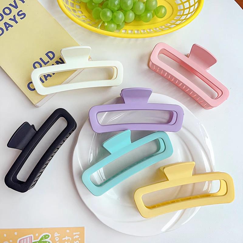 

13cm Creamy White Shark Hair Claw Clip for Women s Updo