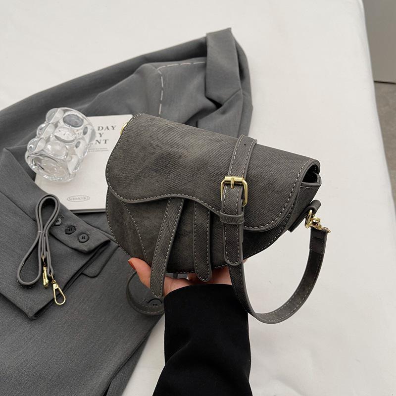 Retro Mini-Sattel-Umhängetasche: Europäischer & Amerikanischer Stil, Denim-Lippenstift-Design