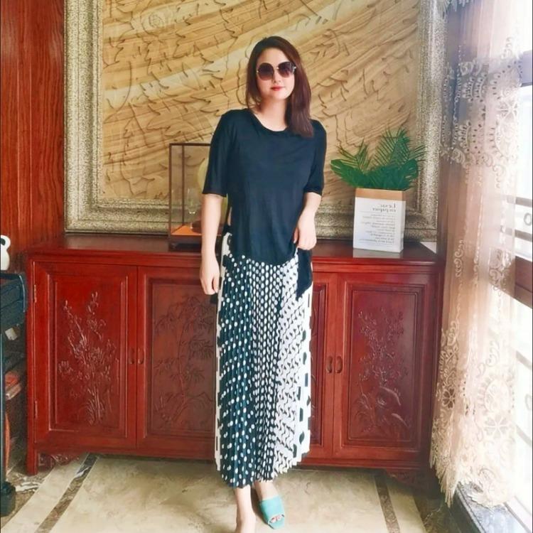 Fusta de vară cu buline plisate în stil francez pentru femei