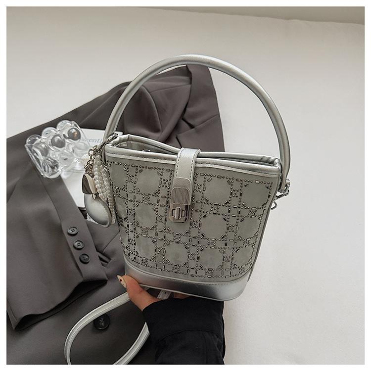 Small bag women's handbag 2025 new summer super popular bucket bag niche design women's messenger bag tide