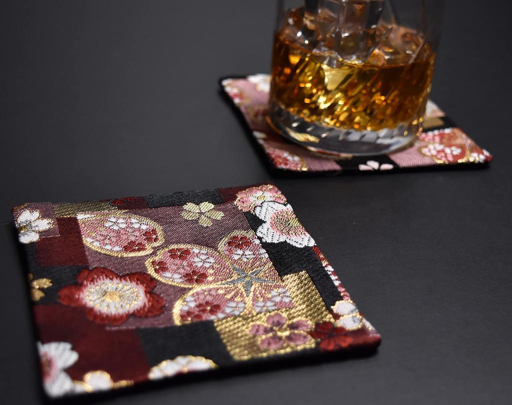 Set of 2 Japanese-style brocade kimono coasters (Beni Sakura)