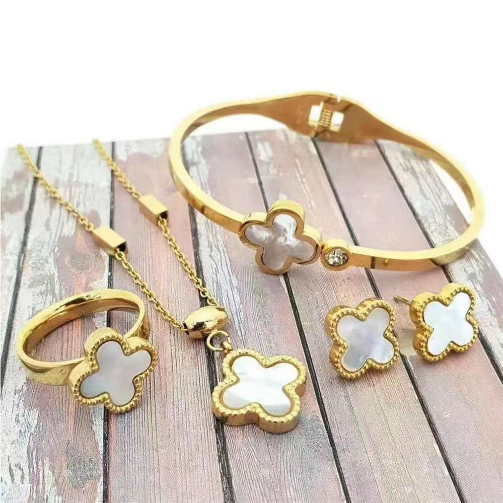 4 STK Mote Titanstål Ikke-falmende Lykkekløver Beimu Smykker Fire Deler Sett Halskjede Armbånd Ring Ørepynt