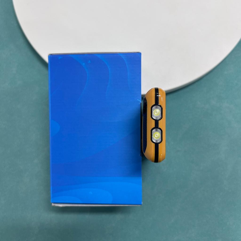 Nový YEEMI K3 GSM 2G mobilní telefon 2,4 palce HD Dual SIM 2500mAh Velká baterie Svítilna Type-C Fotoaparát Super tenký Tlačítkový telefon Pro seniory a studenty