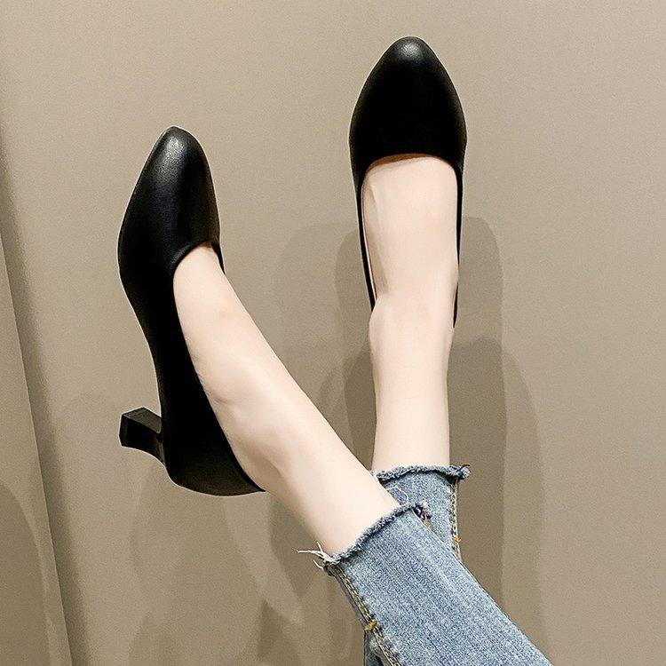 

High heels women s single shoes 2025 autumn new work shoes medium heel basic large size 41-43 thick heel pointed head 34 чёрный