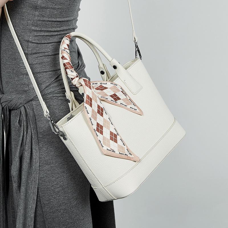 Leather women's bags, new women's handbags, atmospheric mother bags, large-capacity vegetable baskets, messenger bags, shoulder bags.