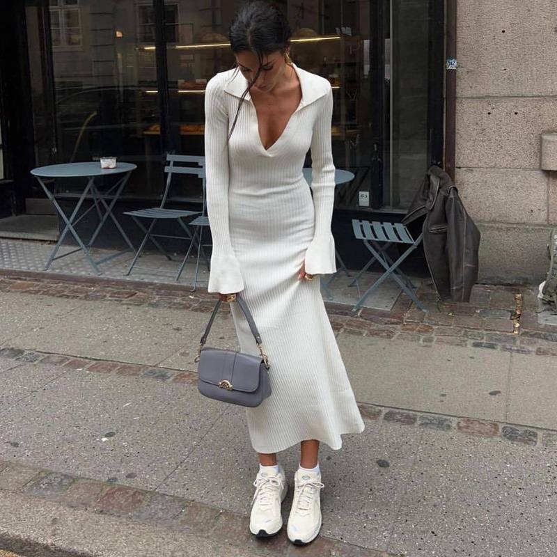 Vit stickad klänning med hög midja Mode kvinnor Ribbslagsslag Höst 2023 Smal Elegant Lång Klänning Casual Stickad Solid Festklänning