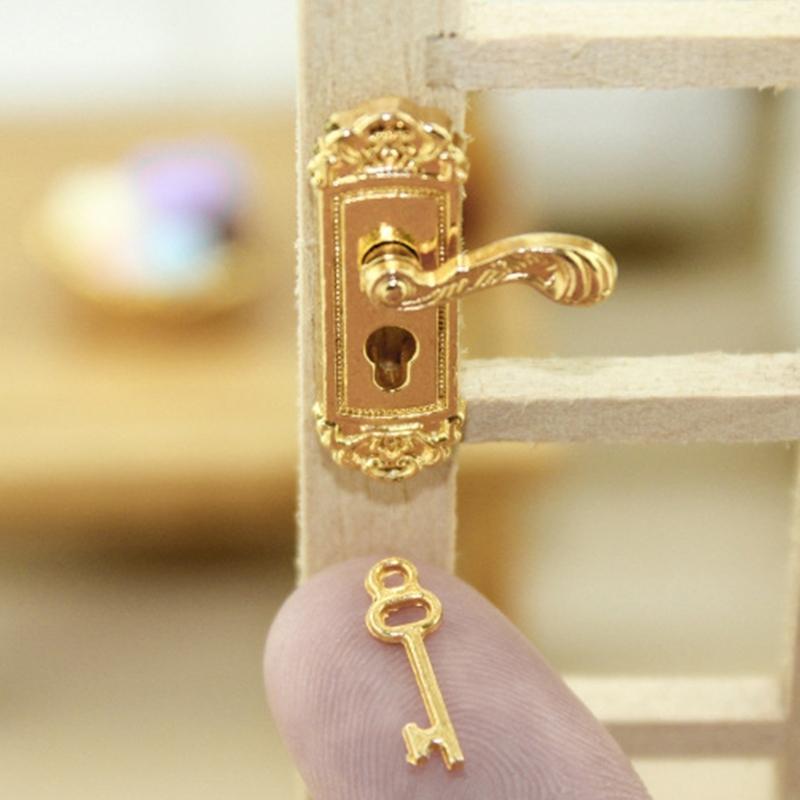 1:12 Scale Miniature Door Lock and Key Set 2 in 1 Pack Door Knocker Lock Set Vintage Dollhouses Decoration Accessories