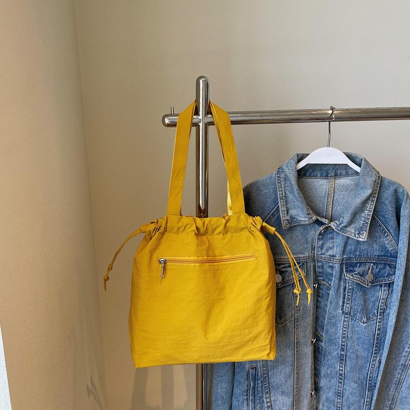 Casual Big Bag Women's 2025 New Fashion Cloth Bag Shoulder Armpit Bag Large Capacity Bucket Bag Class Commuter Bag