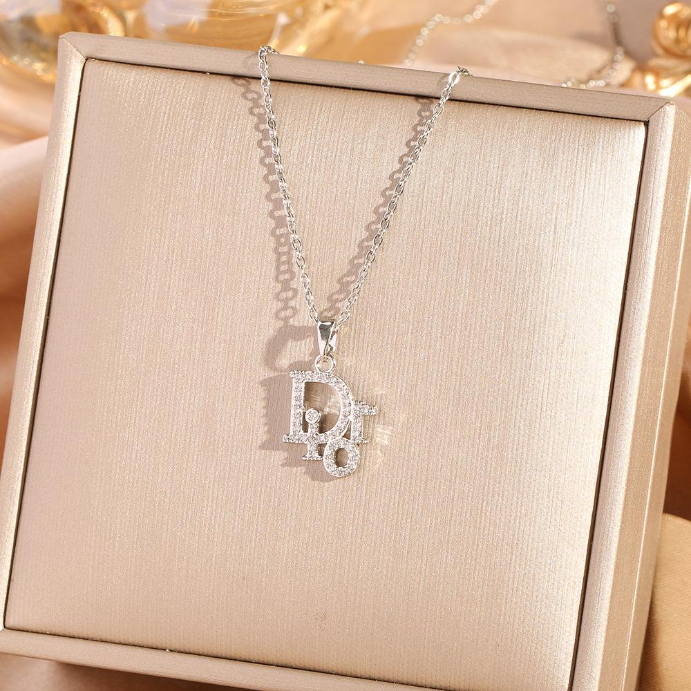 Four Leaf Clover Pendant Necklace For Women Fashionable Zircon Crystal Adjustable Chain Delicate And Versatile Jewelry
