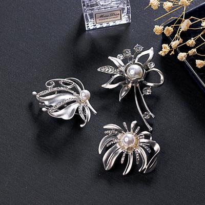 Mode Temperament Brosche Frauen Brosche Brosche Perle Retro Schal Feste Pin Dekoration