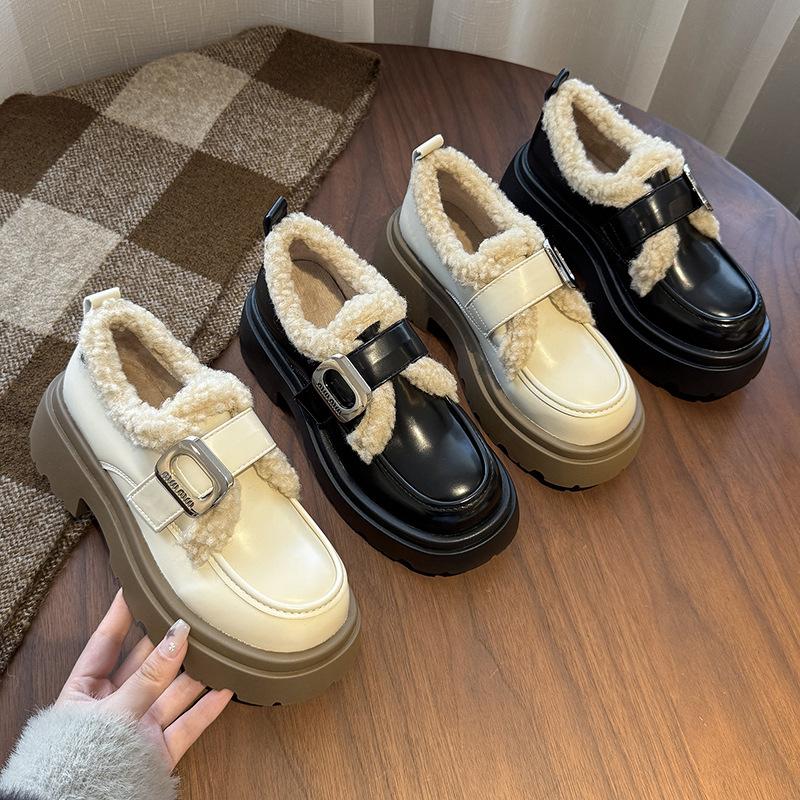 Retro fashion velvet loafers women's 2025 new winter velvet warm cotton shoes platform British style small leather shoes