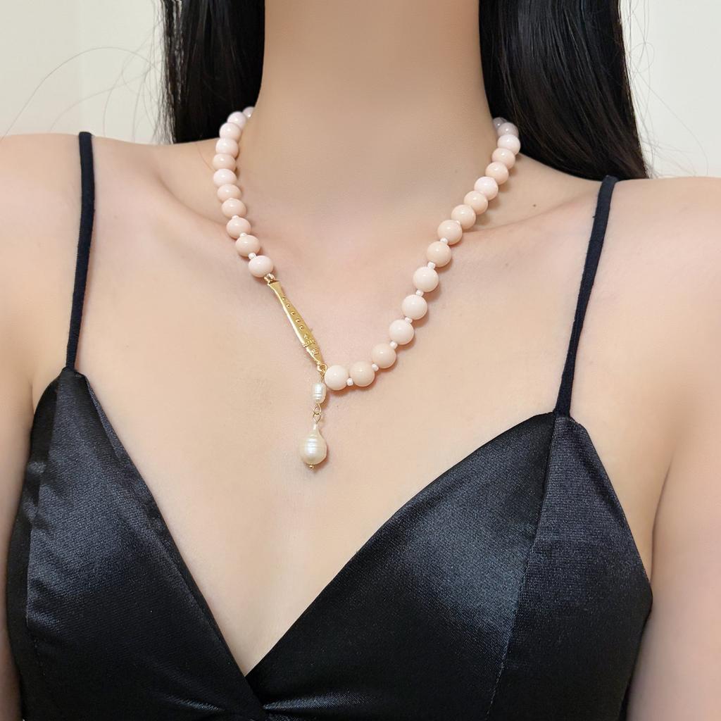 Vintage Fish Baroque Pearl Pendant Necklace Lapis Lazuli Color Beaded Choker for Women Party Trendy Jewelry Accessory Gifts