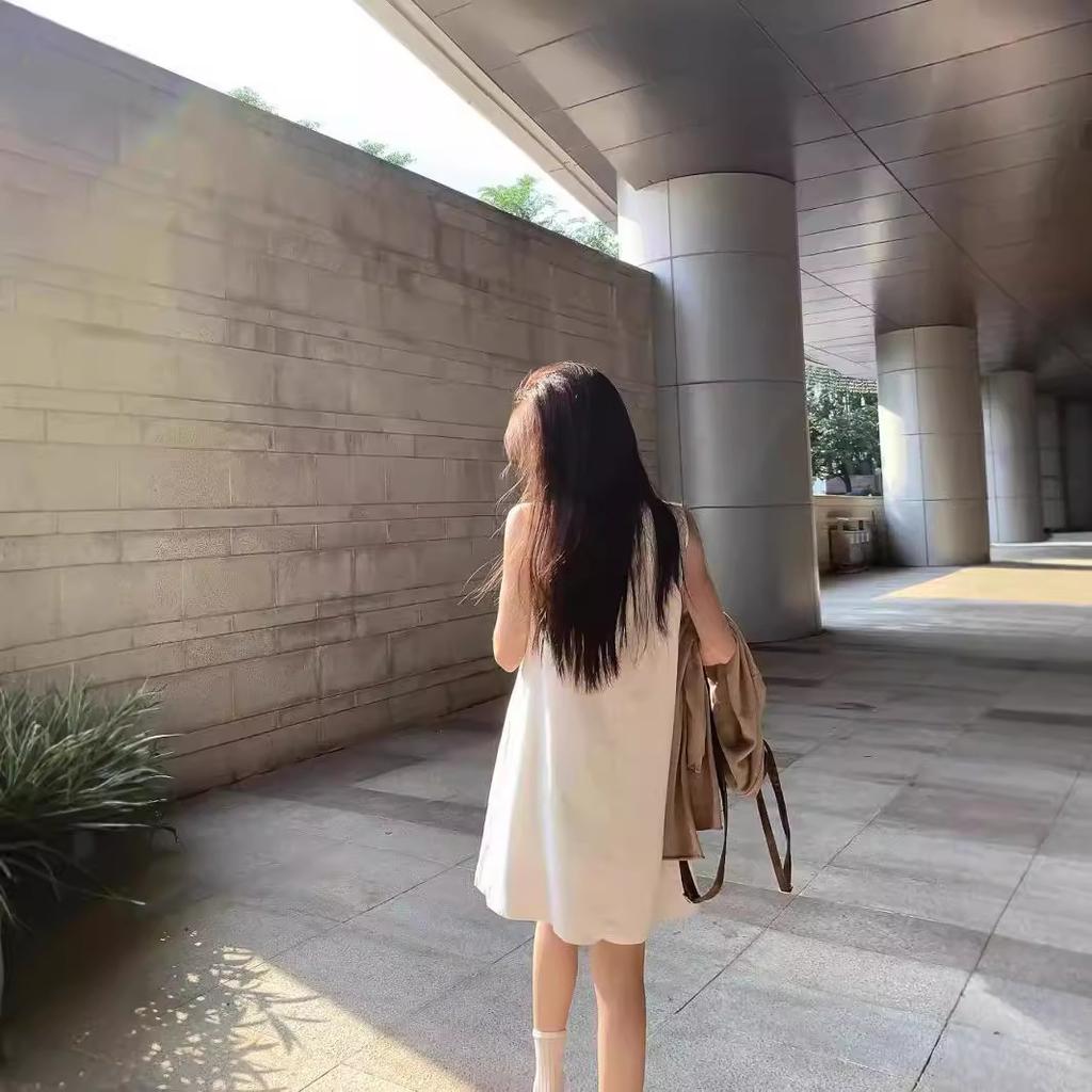 Simple white V-neck sleeveless vest dress women's clothing summer loose and thin A-shaped skirt age-reducing small short skirt