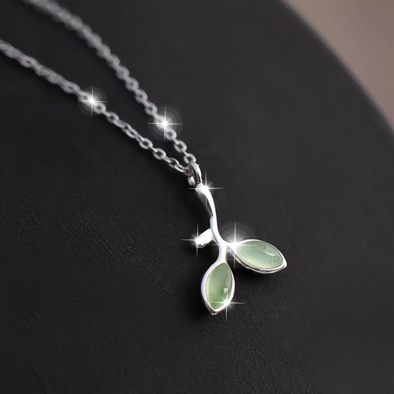 Ladies' Leaf Necklace, Simple and Tender Bud Leaf Design, Sweater Chain and Bone Chain Dual-use, Gift for Couples and Girlfriends