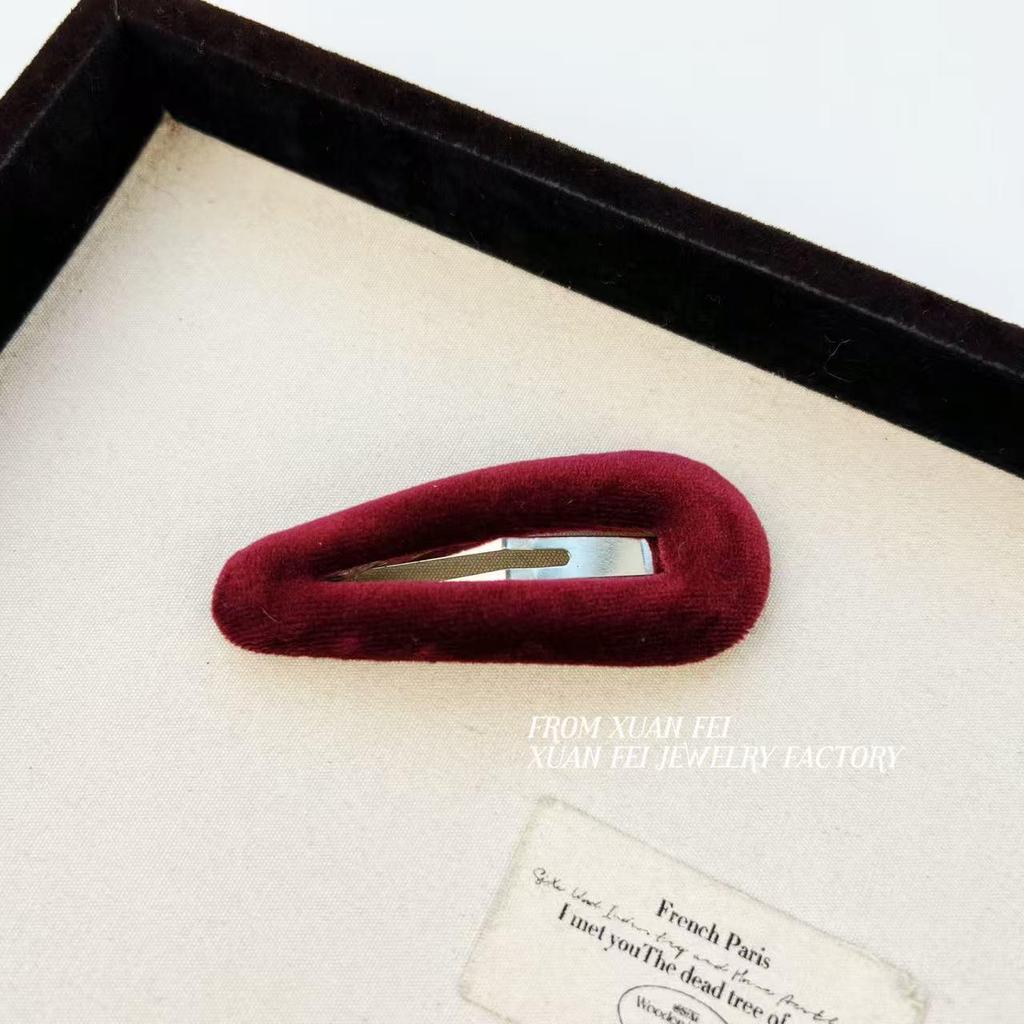 Retro Velvet Hair Clip: Fashionable, High-End Flyaway and Bang Accessory