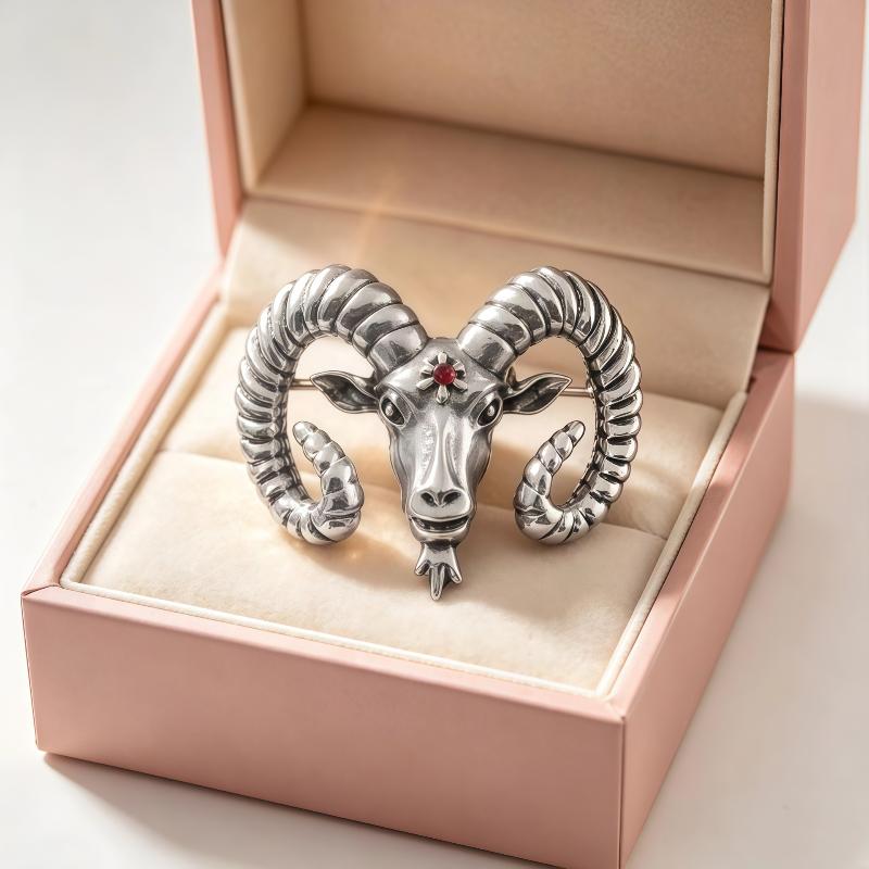 Vintage Aries Ram Head Brooch Sparkly Red Zircon Inlay Scratch-resistant Silver Color Lapel Pin for Coat Jacket Fashion Jewelry Accessory