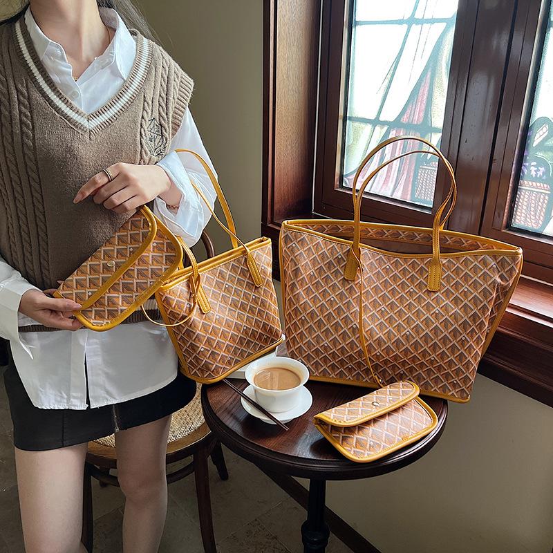 

Commuter to work Large capacity tote bag women s 2025 new spring and summer retro fashion shoulder bag Casual commuter women s bag Small (21 * 10 * 20) жёлтый