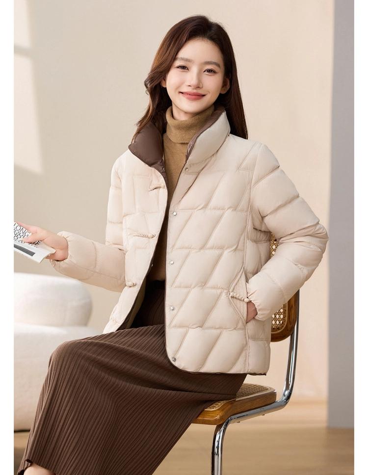 Tunn kort bomullsvadderad jacka med kinakrage