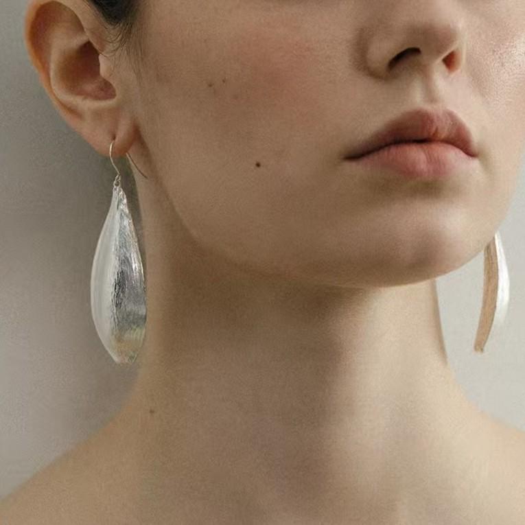 Customized Elegant Double-Sided Leaf Pendant Necklace - Versatile Textured Sweater Chain