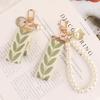 Pearl-Shell Pendant Keyrings Cute Leaf Pattern Keychain Car Key Holder for Women