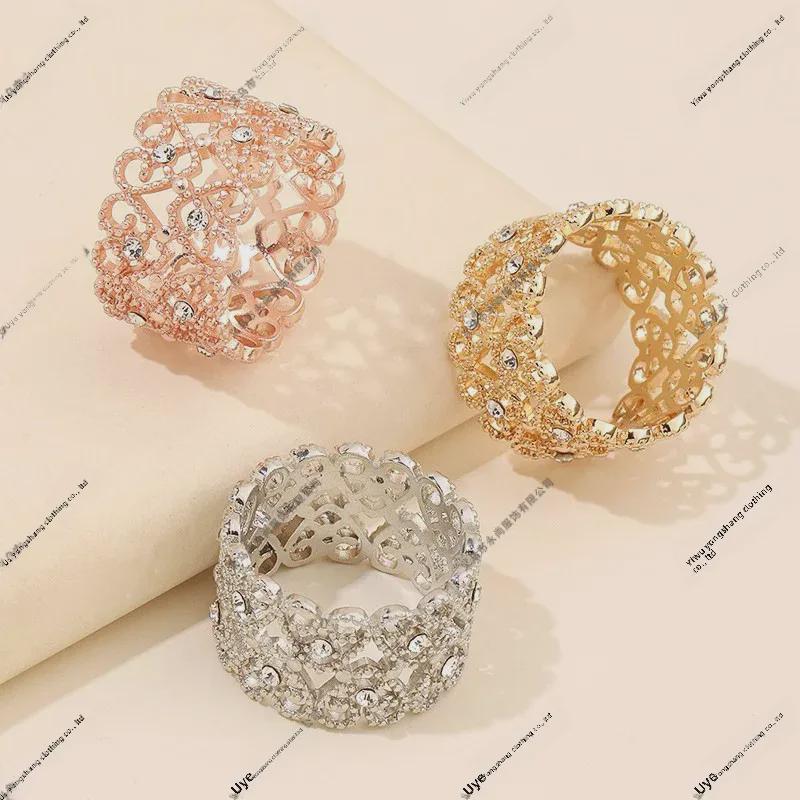 Retro Hollow Scarf Buckle: Versatile, Exquisite, Multifunctional Accessory