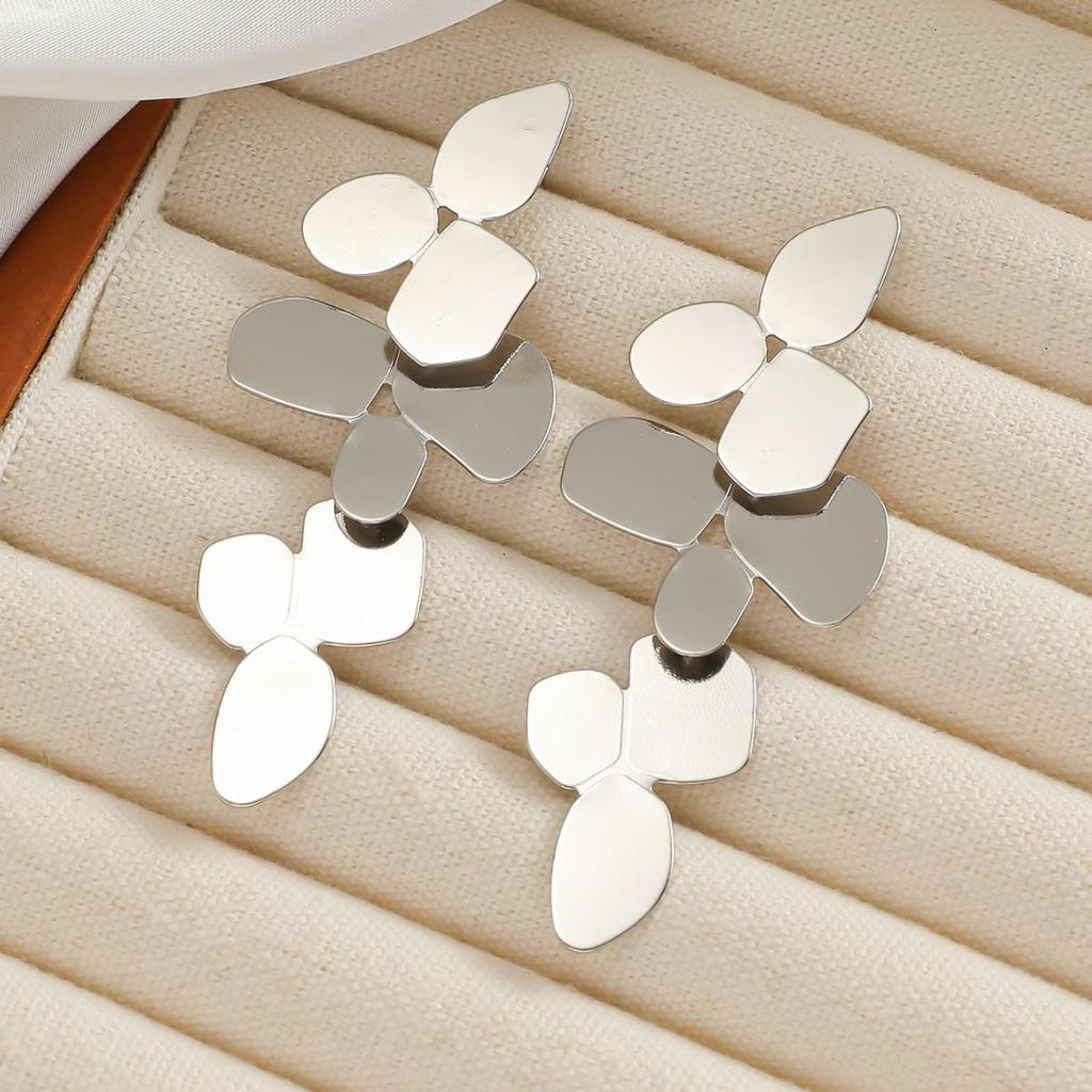 Eco-friendly Retro Silver Fish Scale Sequin Dangle Earrings for Women - Light Luxury, European-American Style, High-end Personality