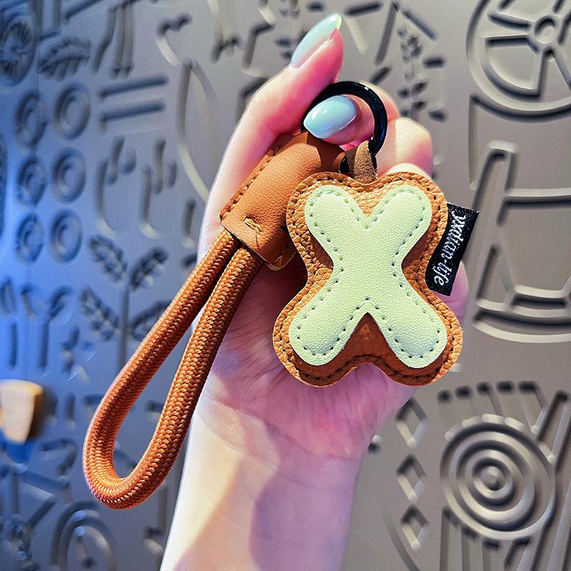 Creative Exquisite 26 English Letter Keychain Pu Leather Bag Hanging Charms Alphabet Keyring Ornaments Lucky Pendant Couple Gift