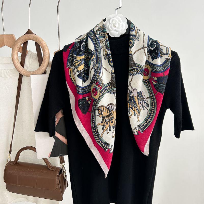 Hot-selling new carriage printing big-name high-end cotton and linen texture 71 * 71cm women's decorative velvet silk scarf