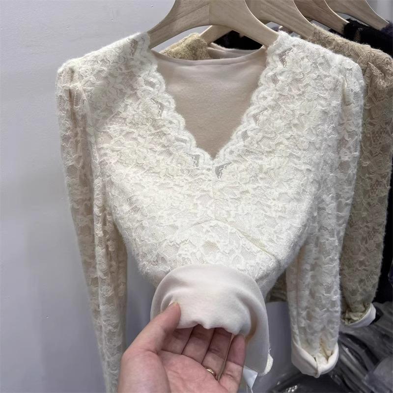 

Chic V-Neck Lace Velvet Layered Top for Women - Trendy Autumn/Winter 2025 S (recommended 85-100 jin)