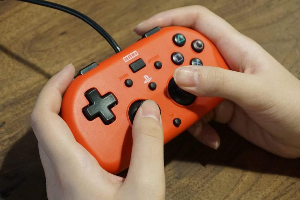 Lizenzierter kabelgebundener Controller Light für PS4 mit [Sony Produkt] (rot) [Kompatibel PS4]