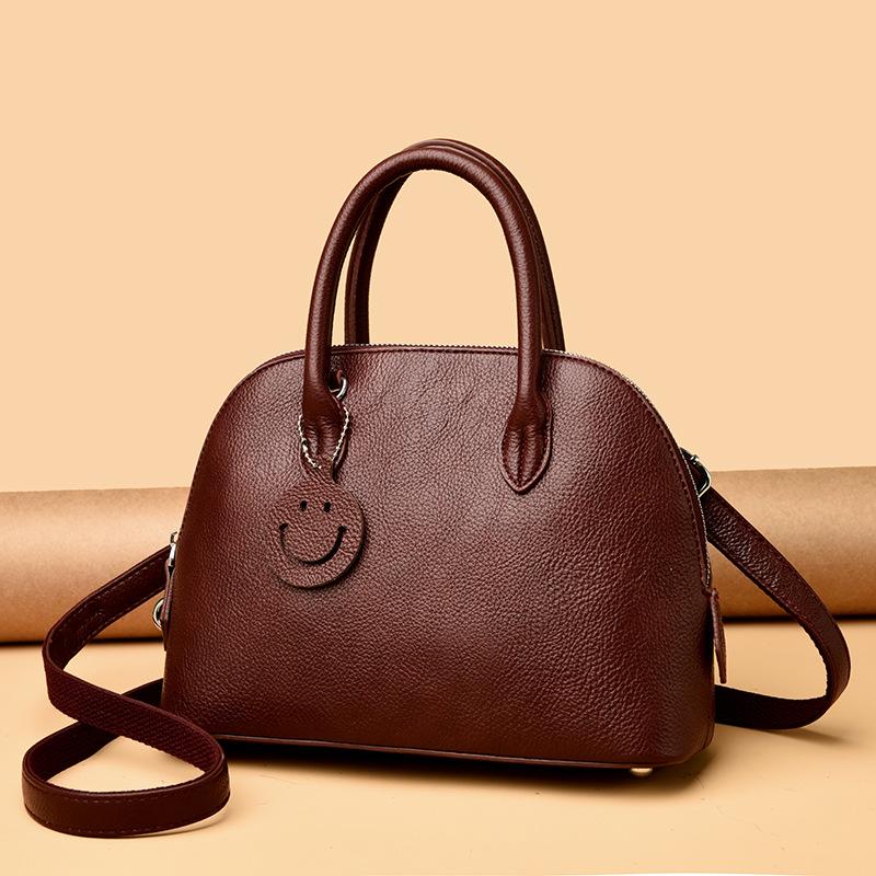 A Fashionable Single-shoulder, Crossbody, Hand-held Shell Bag with A Large Capacity for Commuting