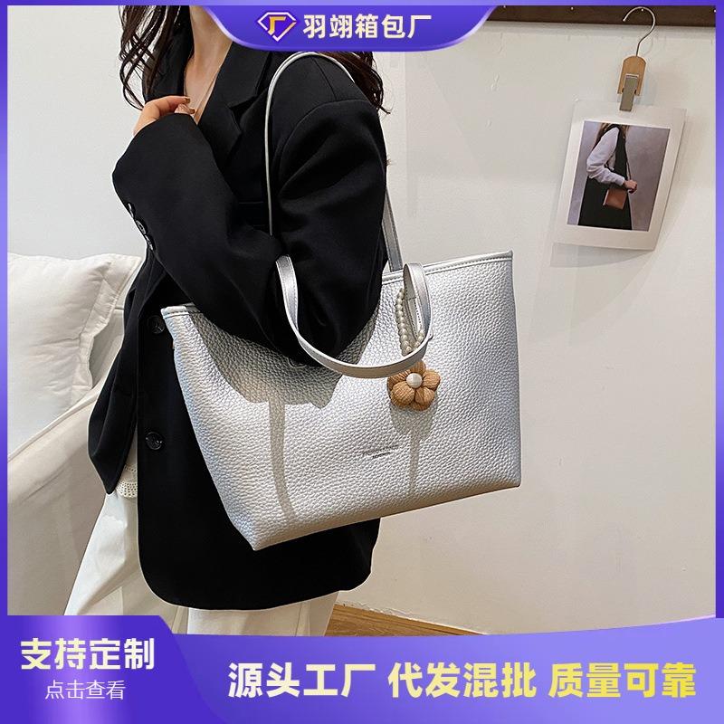 Large Capacity Bag Women's Summer New Casual Simple Shoulder Bag Commuter Tote Bag