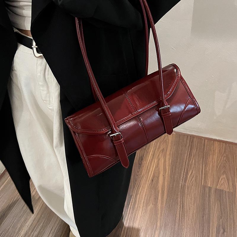 High End Burgundy Waxed Oil Leather Plutonium Armpit Bag Elegant Feminine Magnetic Buckle Shoulder Commuter Versatile Ladies Tote Bag