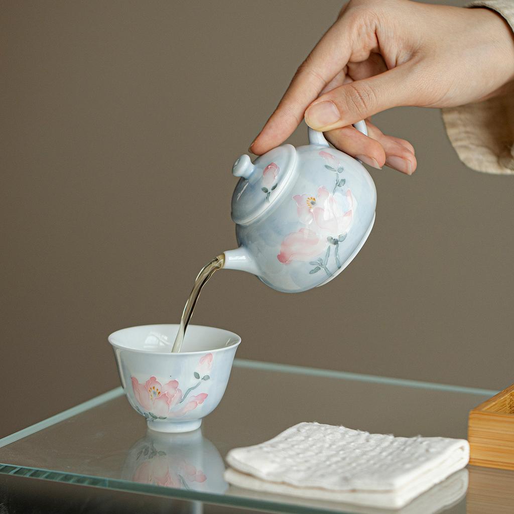 Hand Painted Underglaze Magnolia Ceramic Teapot Household Sketch Pot Kung Fu Tea Set Ball Hole Filter Princess Pot