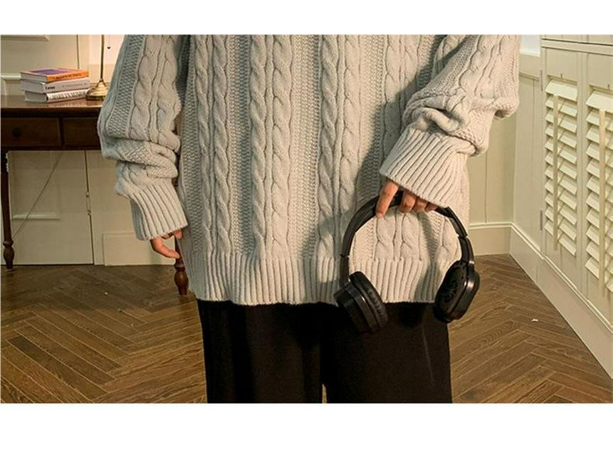 Men's Cable Knit Crew Neck Sweater, Loose Fit, Retro Hong Kong Style, Trendy Casual Knitwear for Autumn and Winter.
