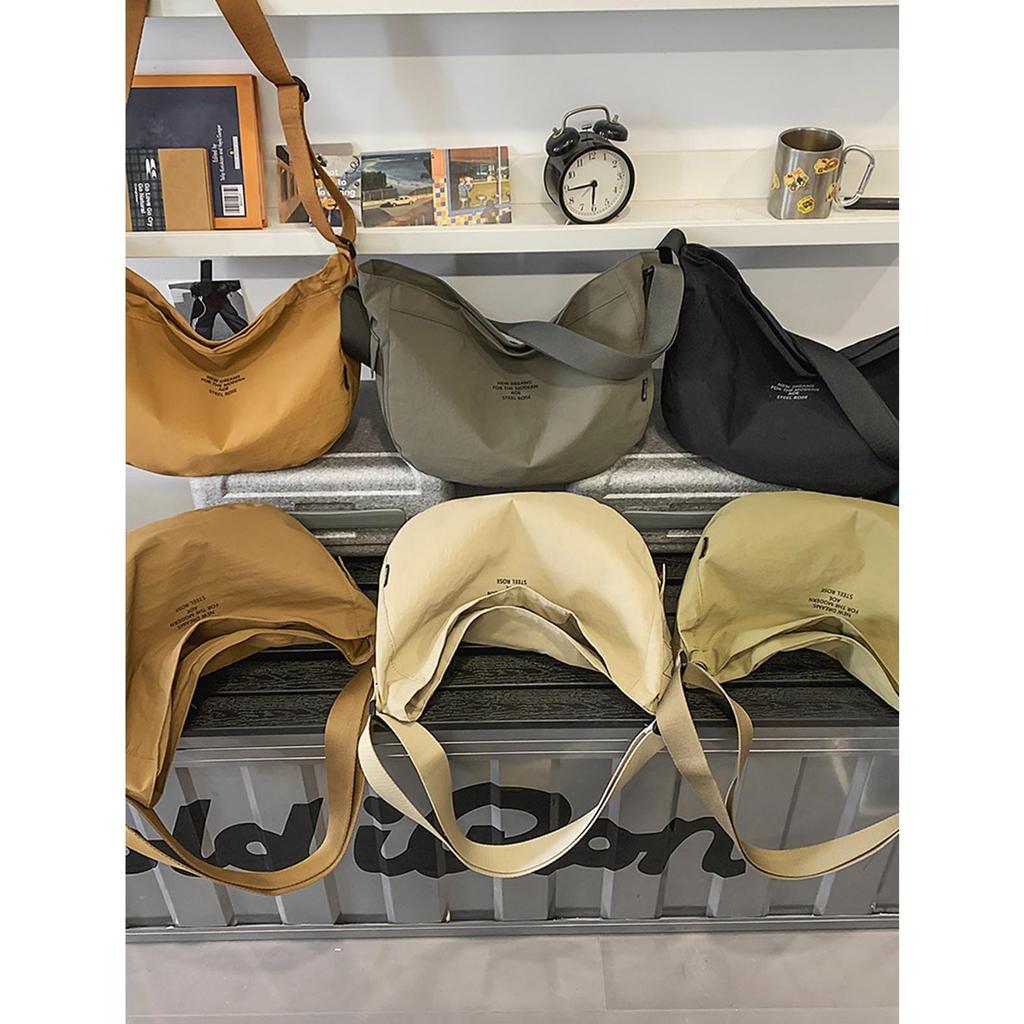 Crossbody bag for men's travel, lightweight leisure dumpling bag, simple and versatile waterproof outdoor commuting shoulder bag