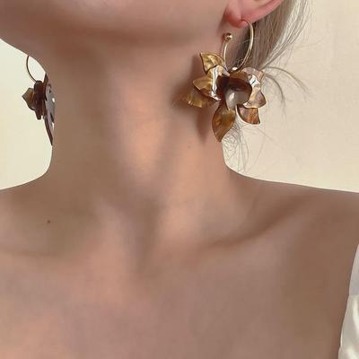 French Retro White Gardenia Acrylic Drop Earrings - Elegant Lightweight Floral Design