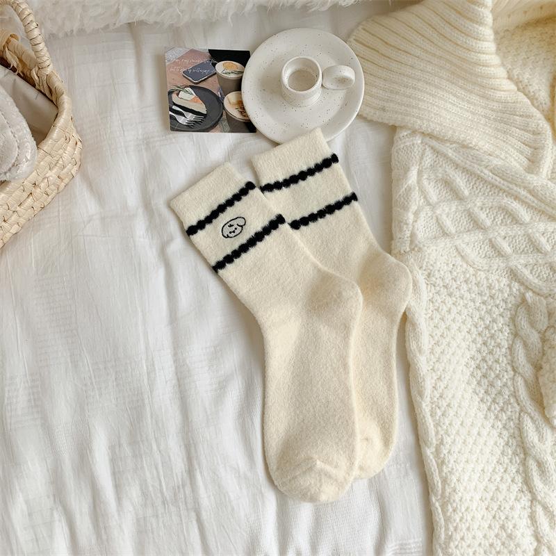 

Plush Socks for Women s Autumn and Winter Mid-calf Socks, Thickened Australian Fleece for Warmth, Winter Home Sleep Cartoon Postpartum Socks 1 pair білий