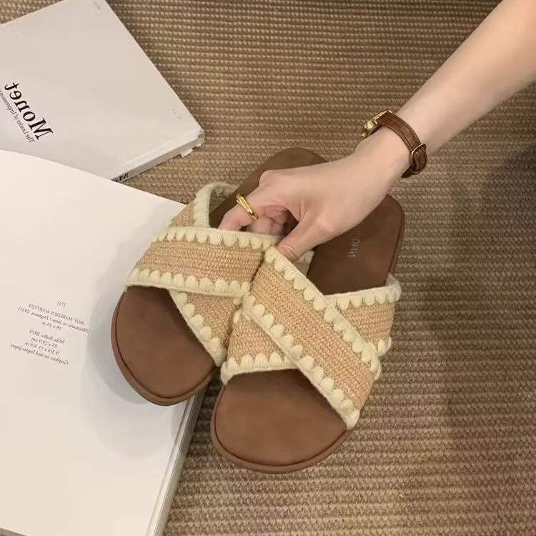 

Cross-strapped flat-bottomed open-toed slippers women s summer new outer wear woven seaside beach cool slippers 35