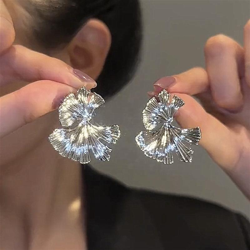 

Высококачественные Блестящие Серьги в Форме Листа Гинкго Нишевые Простые Минималистичные 100% Сочетание Модный Темперамент Изящные Женские Нежные Серьги на Каждый День