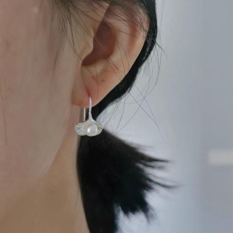 Korean Style Ginkgo Leaf Pearl Dangle Earrings for Women - Elegant and Sweet Short Stud Design