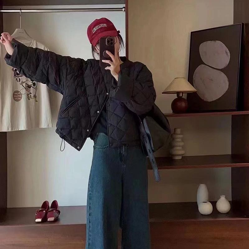 Rhombus Short Down Jacket Women's 2024 Winter New Fashion Round Neck Lightweight Small Foreign Style Warm Jacket Tide