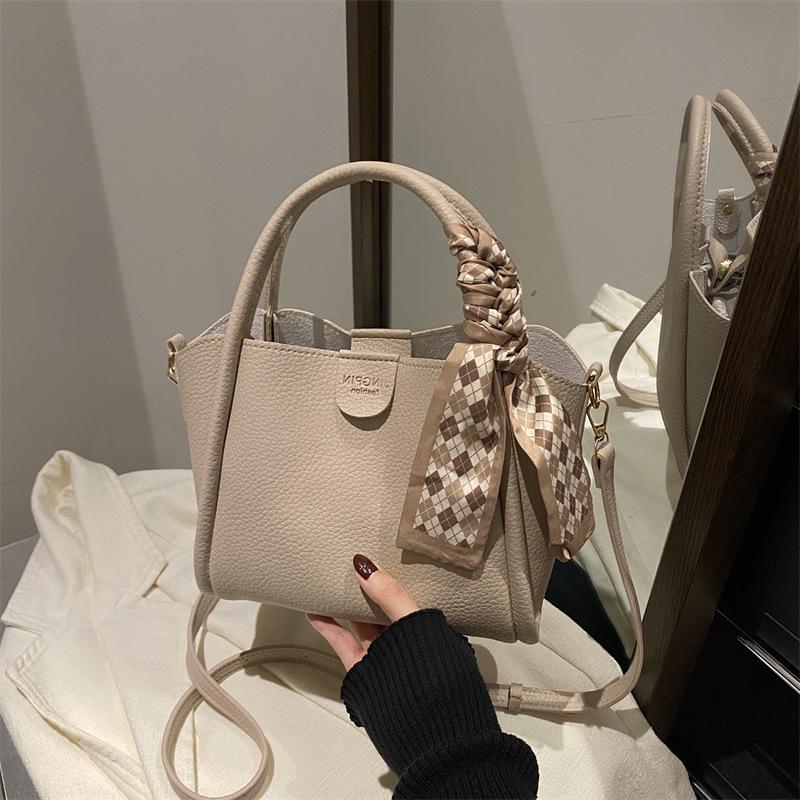 Winter New Women's Bag 2026 High-end Fashi Bucket Bag Handbag New Commuting Versatile Basket Bag