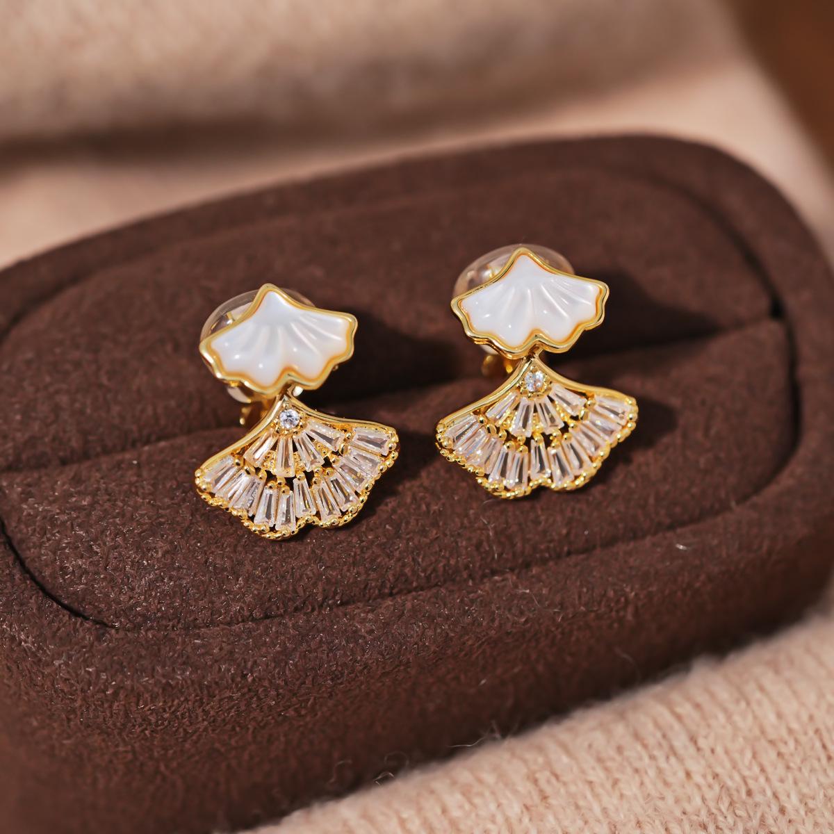 18K Gold-Plated Zircon Mother-of-Pearl Fan Clip-On Earrings - Luxury, Versatile, Exquisite Design