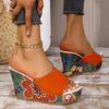 Modische Keilabsatz-Sandalen mit floralem Print für Damen Sommer 2025 Ethno-Stil Klobige Plateau-Slipper Frau Dicke Sohle Peeptoe Pantoletten