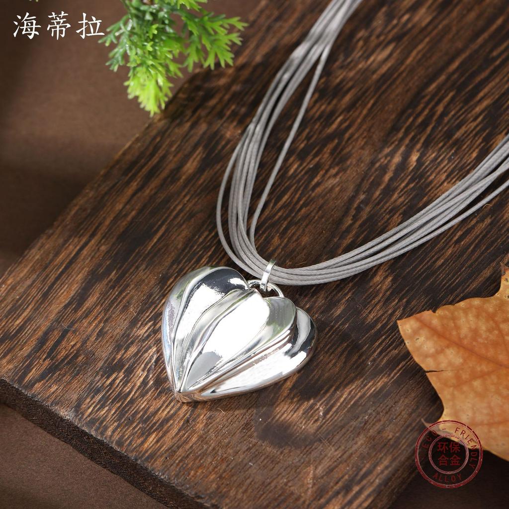 New glossy three-dimensional love magnetic pendant, women's fashion high-end geometric heart-shaped leather rope necklace