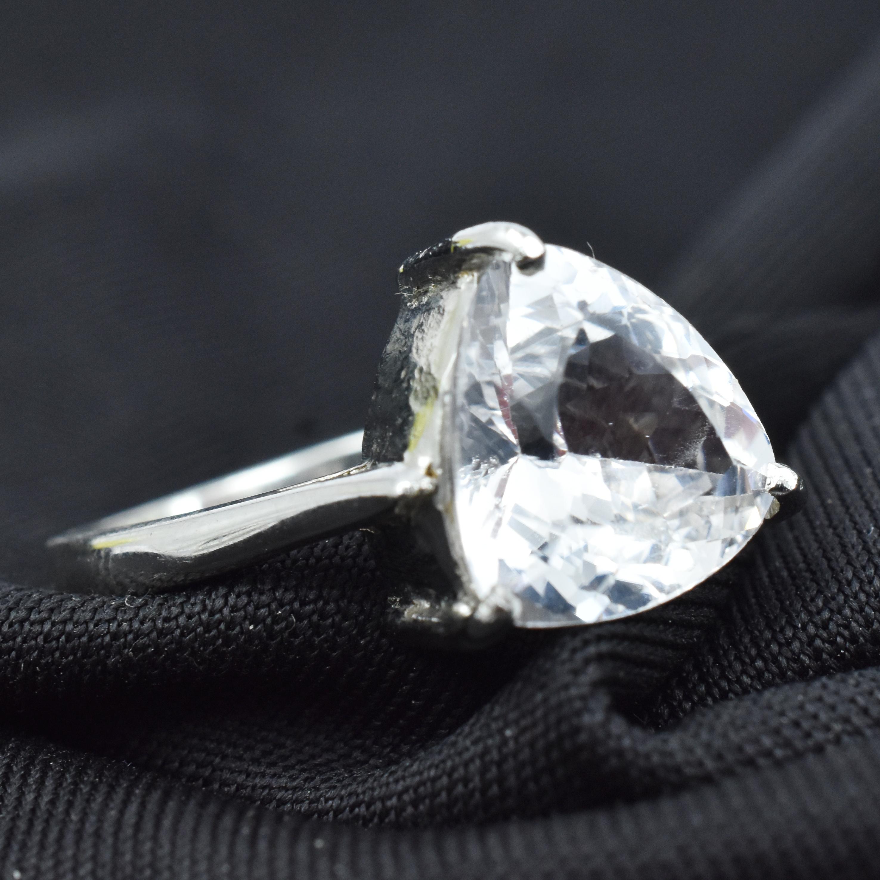 

18.05 Карат Білий Сапфір Самоцвіт Триліон Огранювання Срібний Перстень Розмір-7.5 Стерлінгове Срібло AR-3125-SA 11.7 mm білий